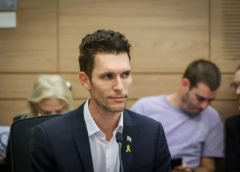 El exdiputado de Yesh Atid, Idan Roll, abandona la Knéset