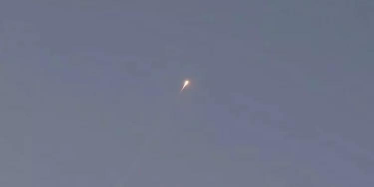 Defensa antiaérea de Israel intercepta misil balístico lanzado por hutíes