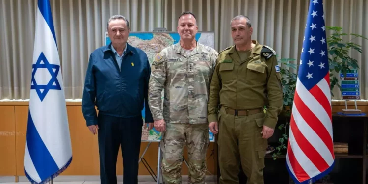 El jefe de las FDI elogia al comandante saliente del CENTCOM como “verdadero amigo de Israel”