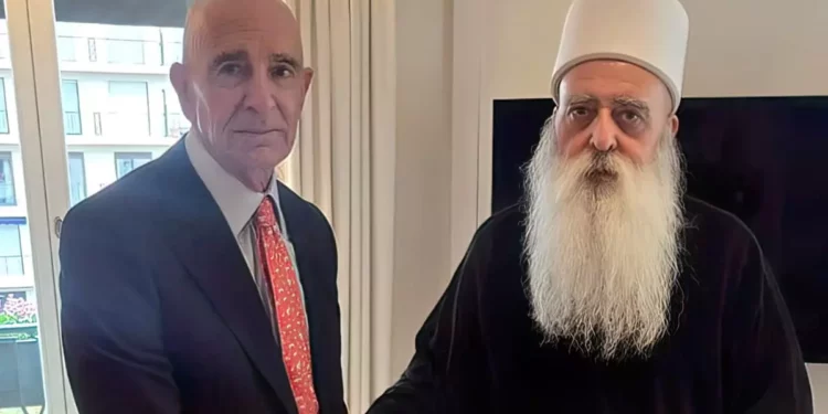 Líder druso israelí se reúne con el enviado estadounidense Barrack en París