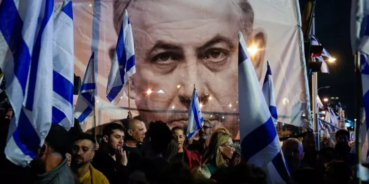 Las marchas anti-Bibi en Tel-Aviv fortalecen a los enemigos de Israel