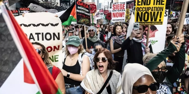 Grupos antiisraelíes anuncian marcha masiva en Nueva York el sábado