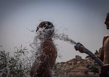 Dos mueren de golpe de calor en Israel en medio de temperaturas récord