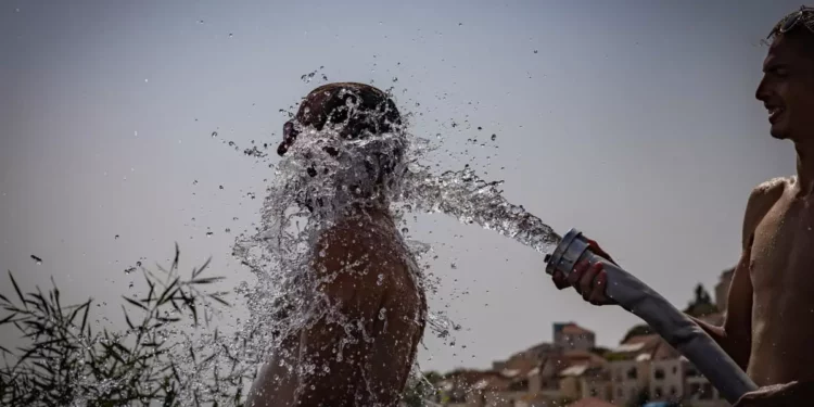 Dos mueren de golpe de calor en Israel en medio de temperaturas récord