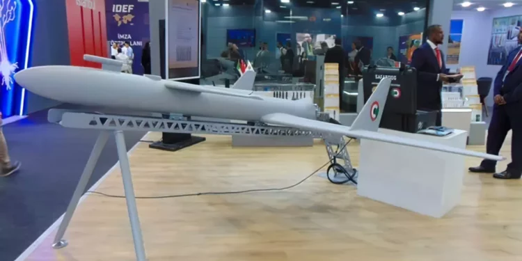 Sudán presenta el dron kamikaze Safaroog en la feria IDEF 2025