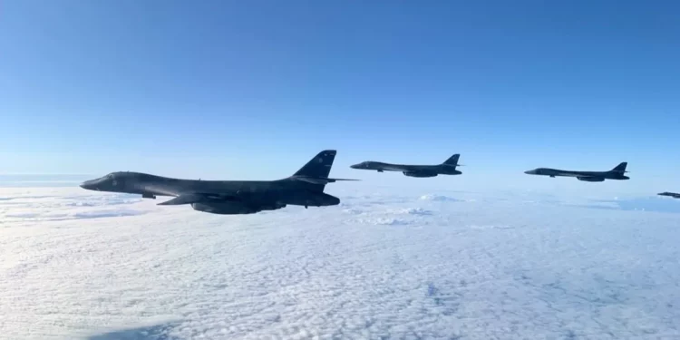 Tres bombarderos B-1B llegan a Noruega en medio de creciente tensión
