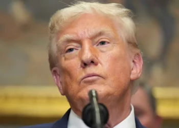Trump mueve submarinos nucleares tras declaraciones del expresidente ruso