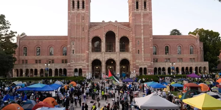 Trump exige $1000 millones a la Universidad de California por el antisemitismo
