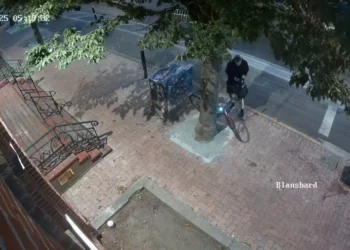 Sospechoso de vandalismo en sinagoga de Victoria sigue prófugo