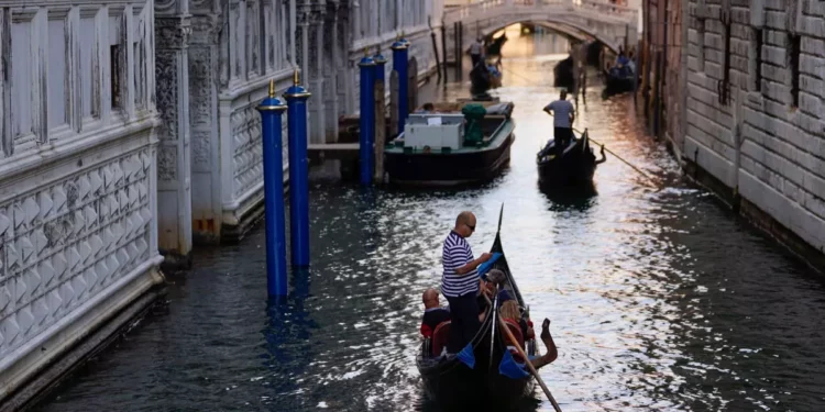 Tres hombres atacan a pareja judía en Venecia